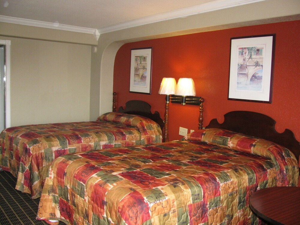 Economy Inn - photo 8