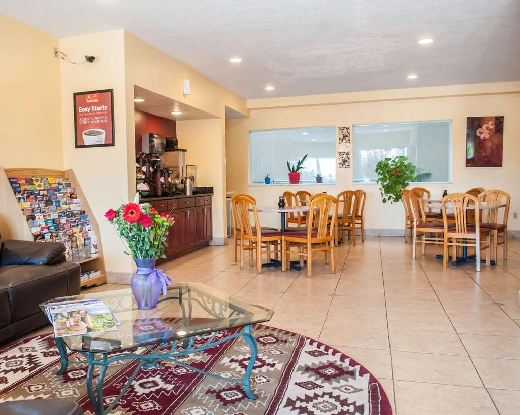Econo Lodge Albuquerque Old Town - photo 26