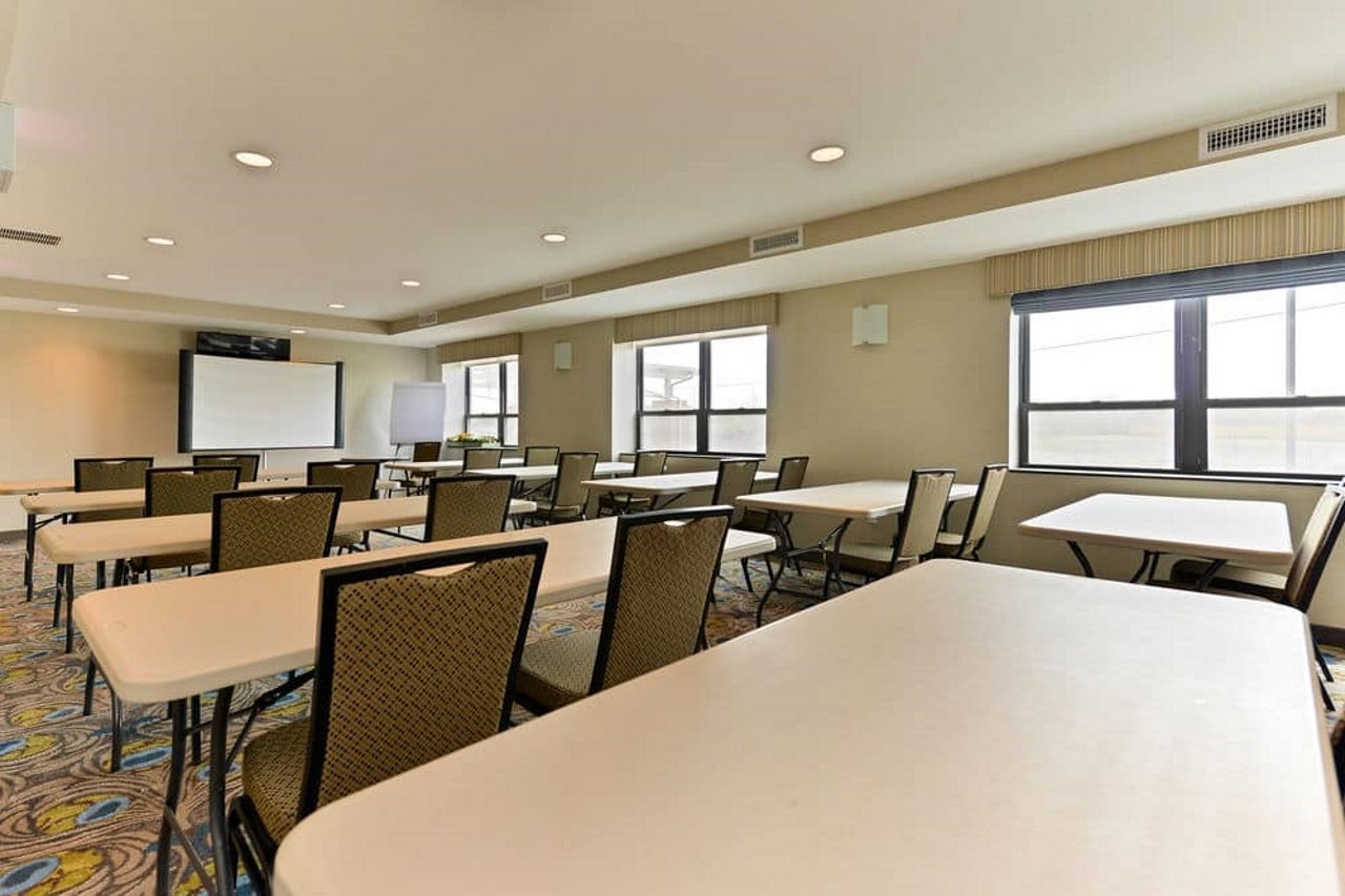 Holiday Inn New York JFK Airport Area - photo 17