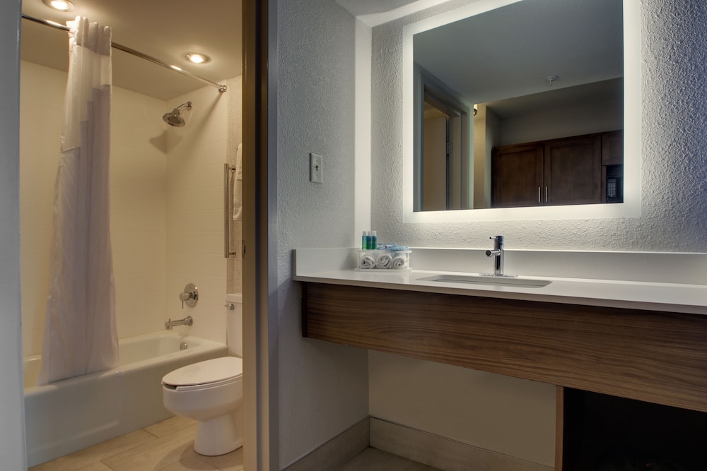 Holiday Inn Express & Suites Wapakoneta by IHG - photo 47