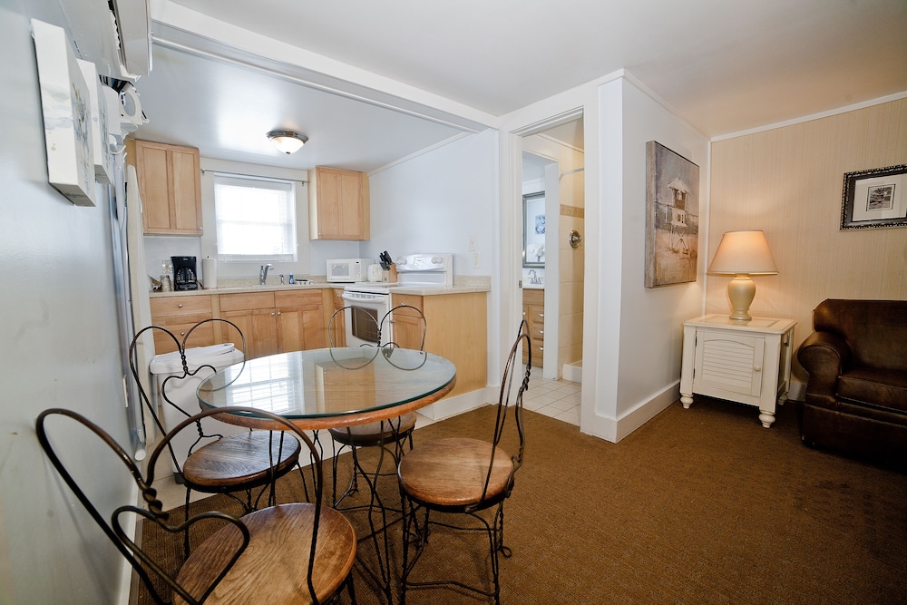 Georgianne Inn & Suites - photo 17