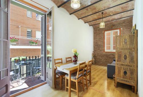 Great apartment in Sagrada Familia with Balcony — 4-Star Luxury Hotel in Barcelona, Spain