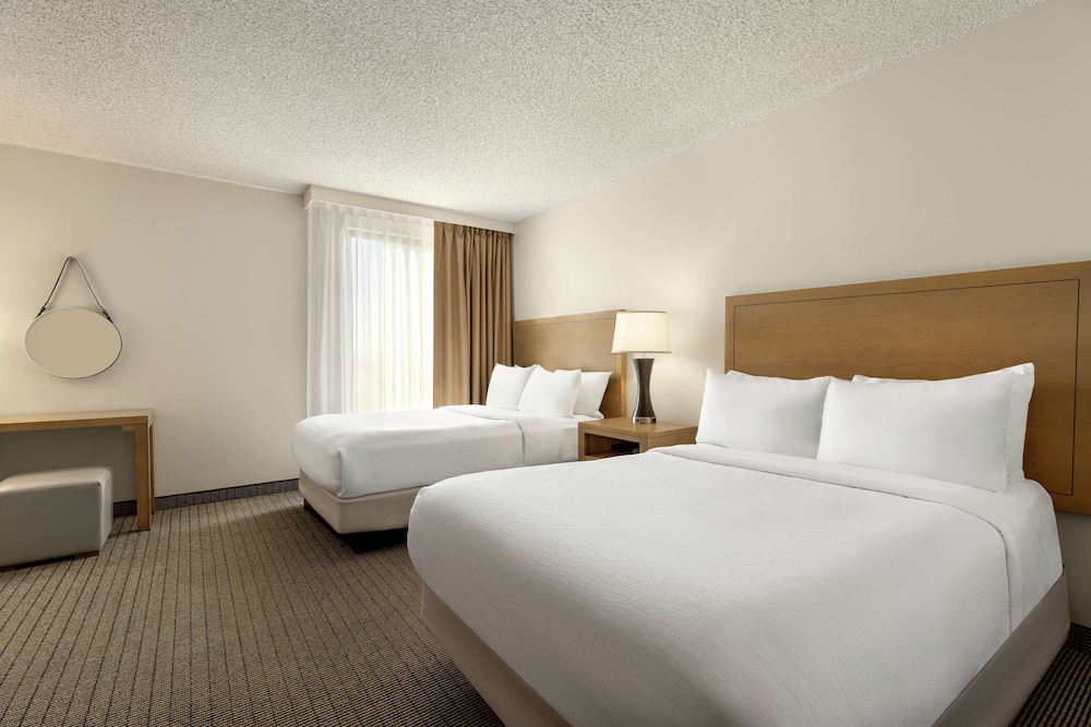 Embassy Suites by Hilton Denver International Airport - photo 10
