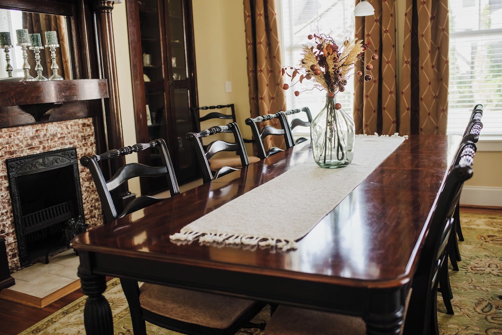 Grand Lux Inn - photo 43