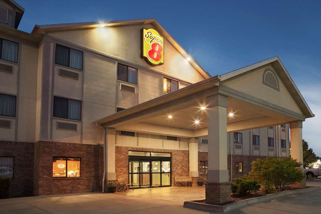Super 8 by Wyndham Perryville in Perryville, United States