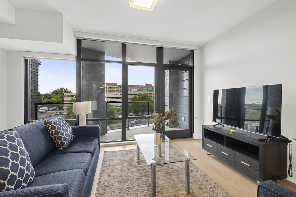 Global Luxury Suites at Tribeca - photo 45
