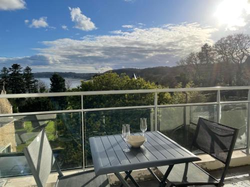 Appartement de charme exposAc sud avec vue mer — 4-Star Luxury Hotel in Carantec, France