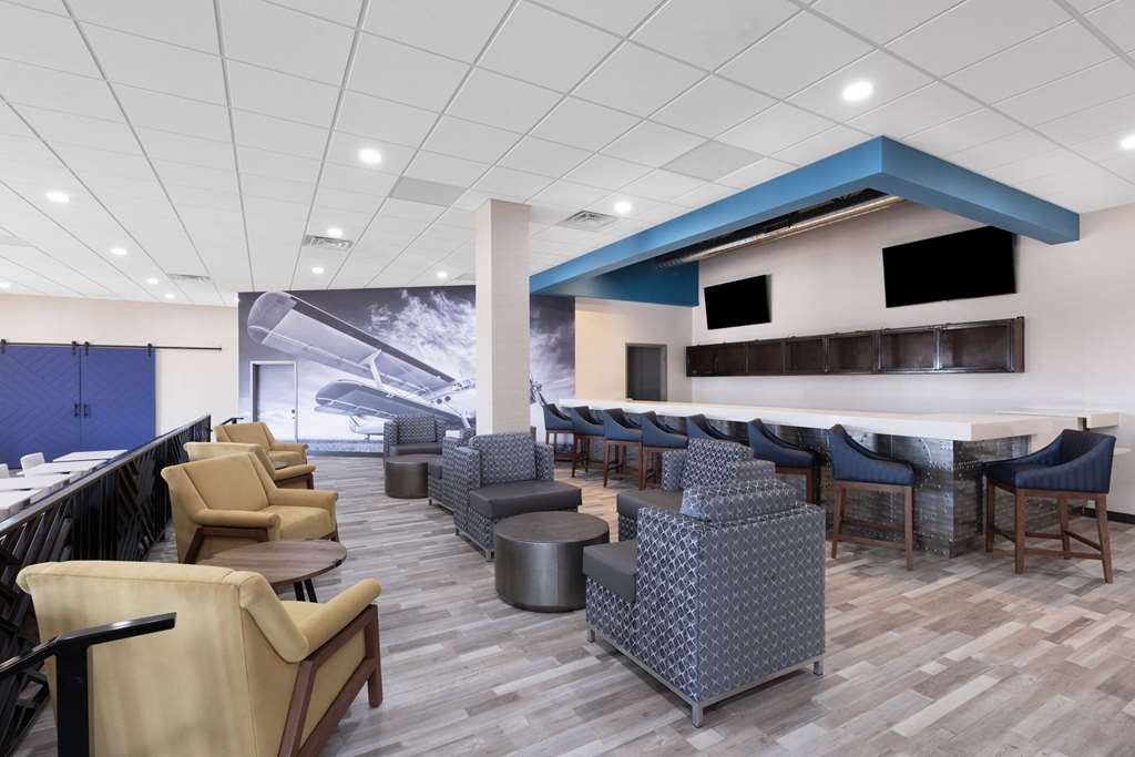 Wingate by Wyndham Wichita Airport - photo 4
