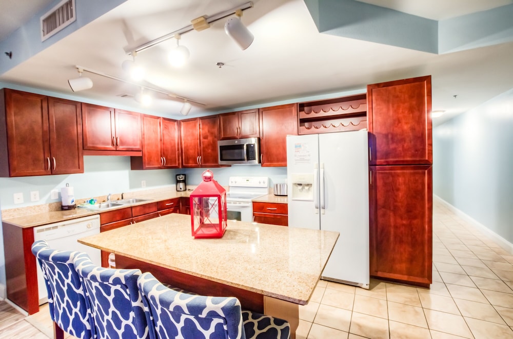 Laketown Wharf Resort by Aneliya's Rentals - photo 304