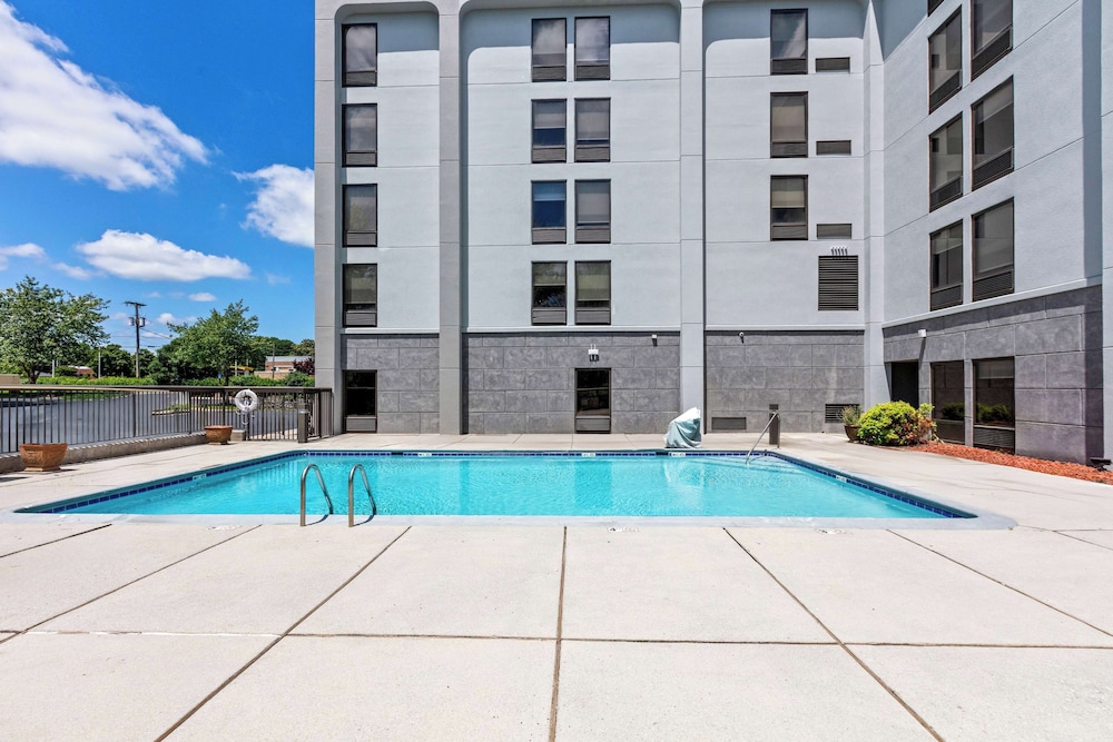 Hampton Inn Knoxville Airport - photo 19