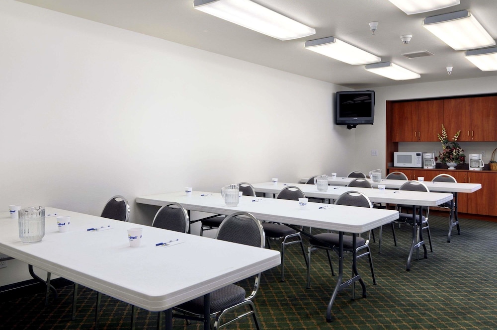 Microtel Inn & Suites by Wyndham Eagle River Anchorage Area - photo 30