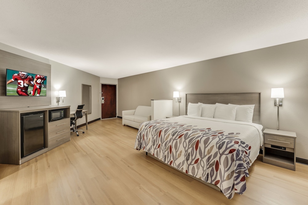 Red Roof Inn & Suites Newport Middletown RI - photo 24