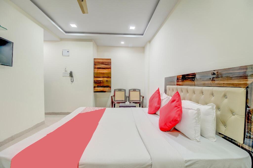Om Sai Lodge Hotel by OYO Rooms