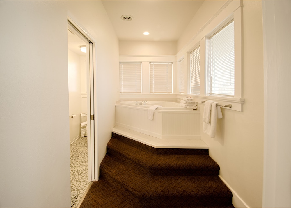 Birchfield Manor Inn and Restaurant - photo 22