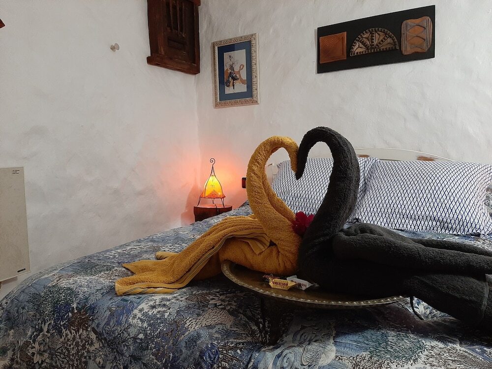 Silence's Cave Rural House — 4-Star Luxury Hotel in Artenara, Spain
