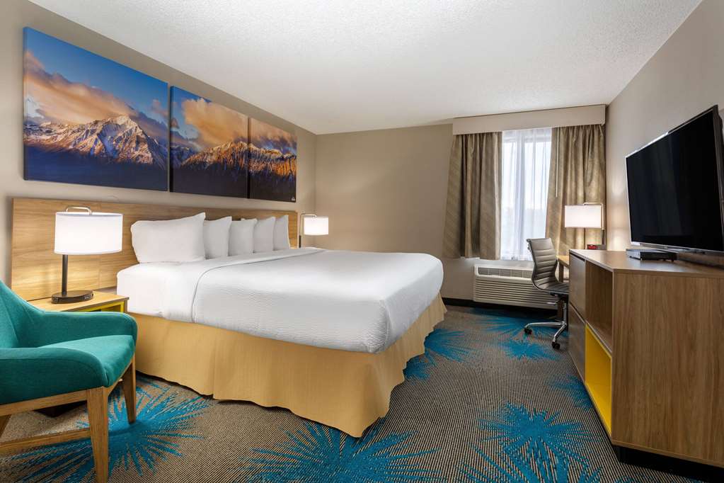 Days Inn & Suites by Wyndham Denver International Airport - photo 12
