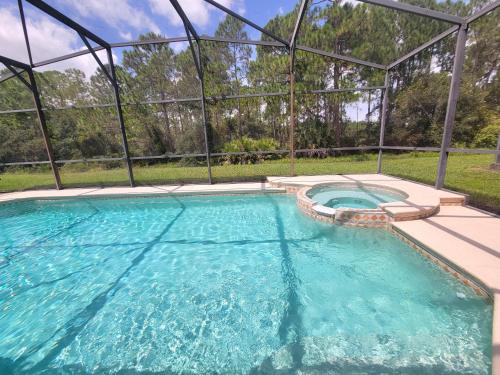 441 Luxurious Villa with Private Pool and Spa 6 Bedrooms 4 Bathrooms — 4-Star Luxury Hotel in Davenport, United States