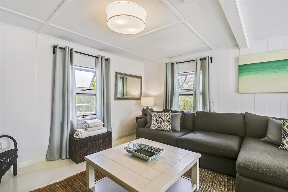 Oak Bluffs 3 Bed Cottage Walk To Town 12697494 — Oak Bluffs