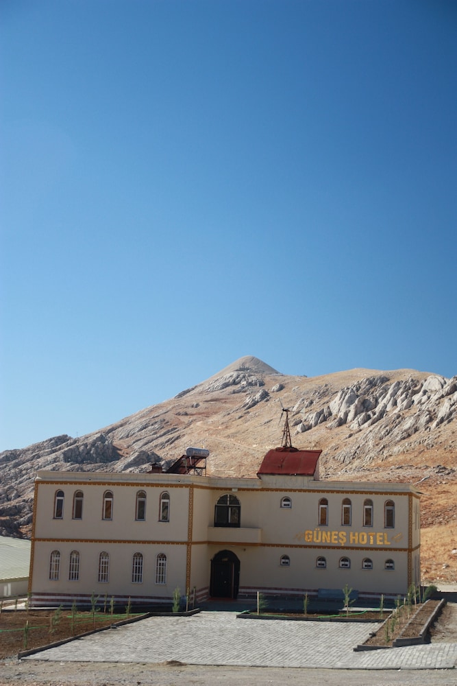 Sunrise Gunes Motel — Puturge