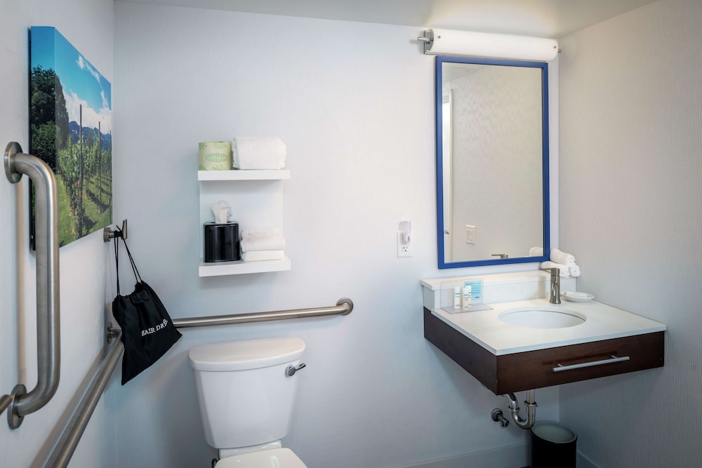 Hampton Inn Long Island Commack - photo 26