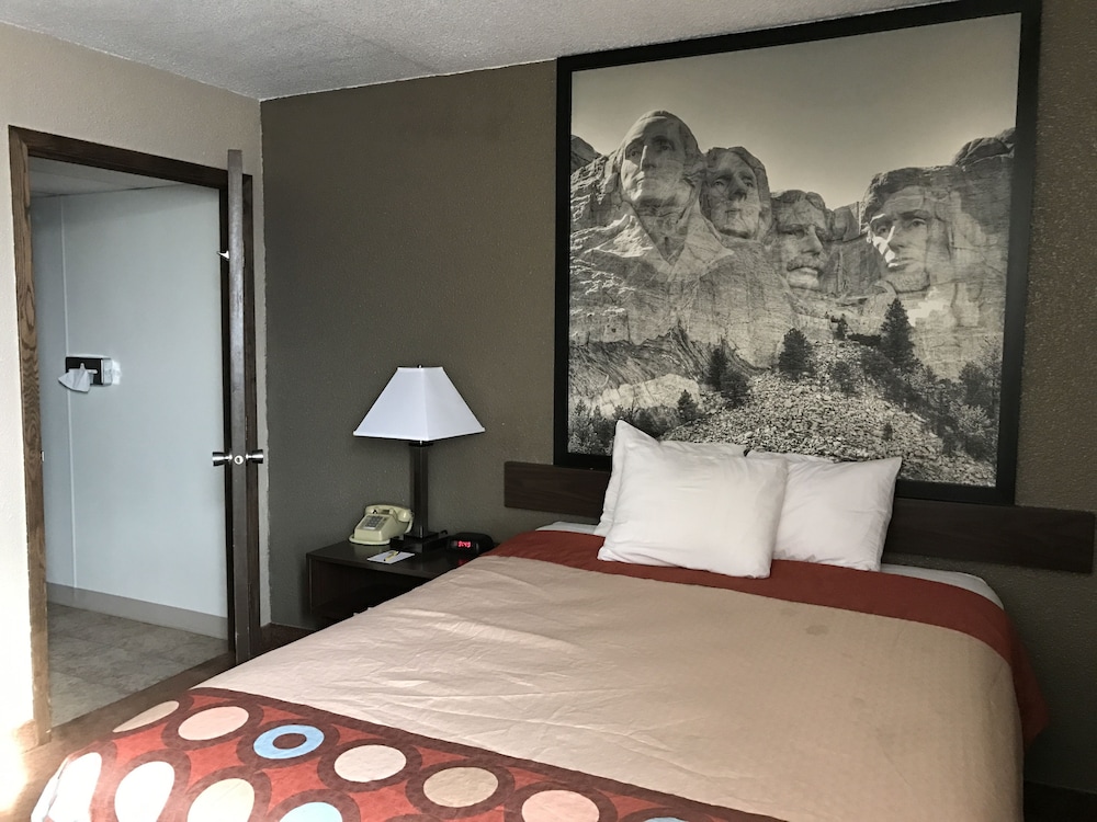 Super 8 by Wyndham Redfield - photo 10