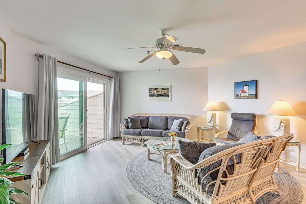 Oak Island Beachfront Condo with Community Pool — 4-Star Luxury Hotel in Oak Island, United States