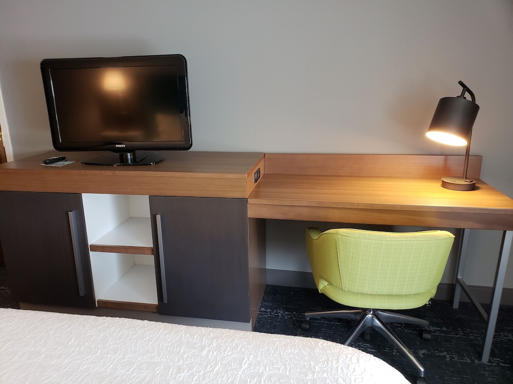Hampton Inn & Suites Newtown - photo 26