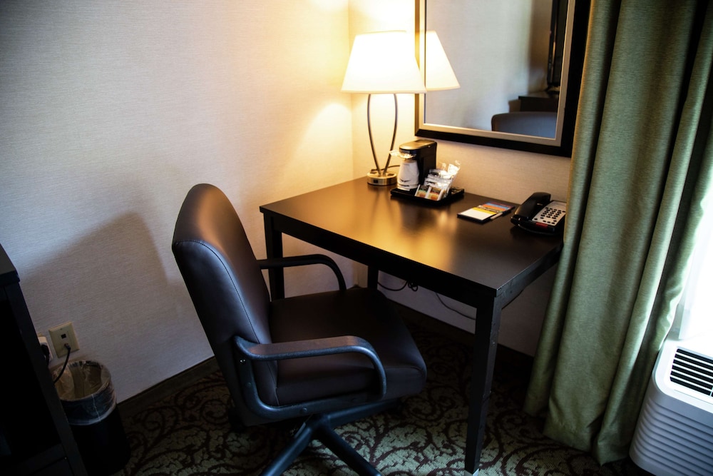 Hampton Inn & Suites Sharon - photo 32