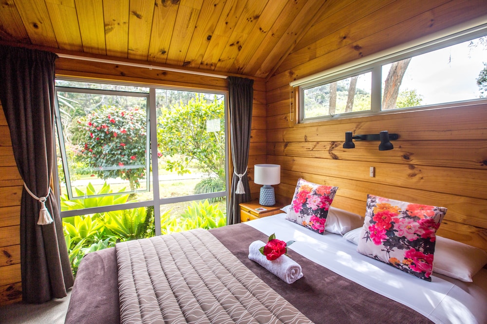 Tatahi Lodge Beach Resort in Whitianga, New Zealand