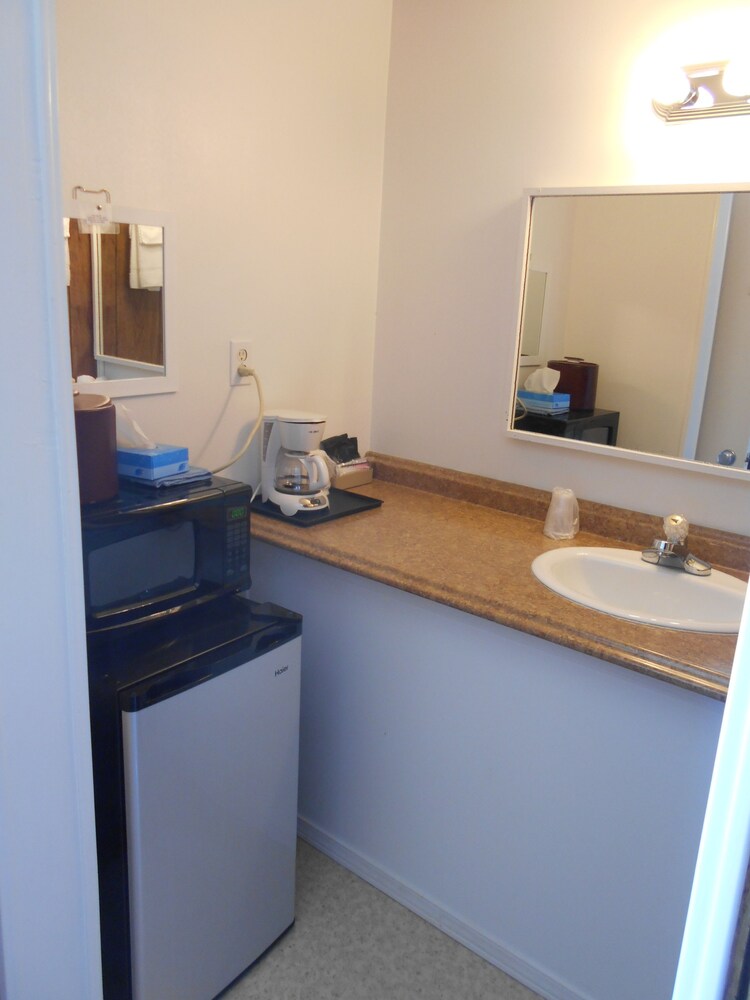 Super Saver Inn - photo 21