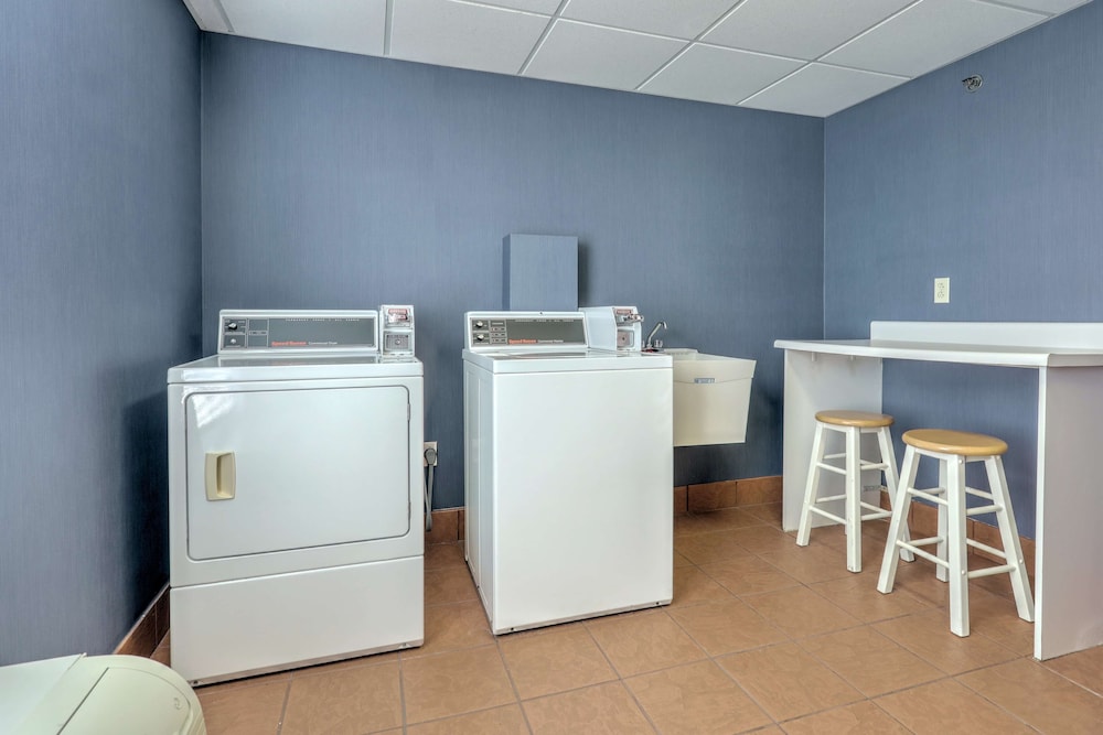 Hampton Inn Batavia - photo 25