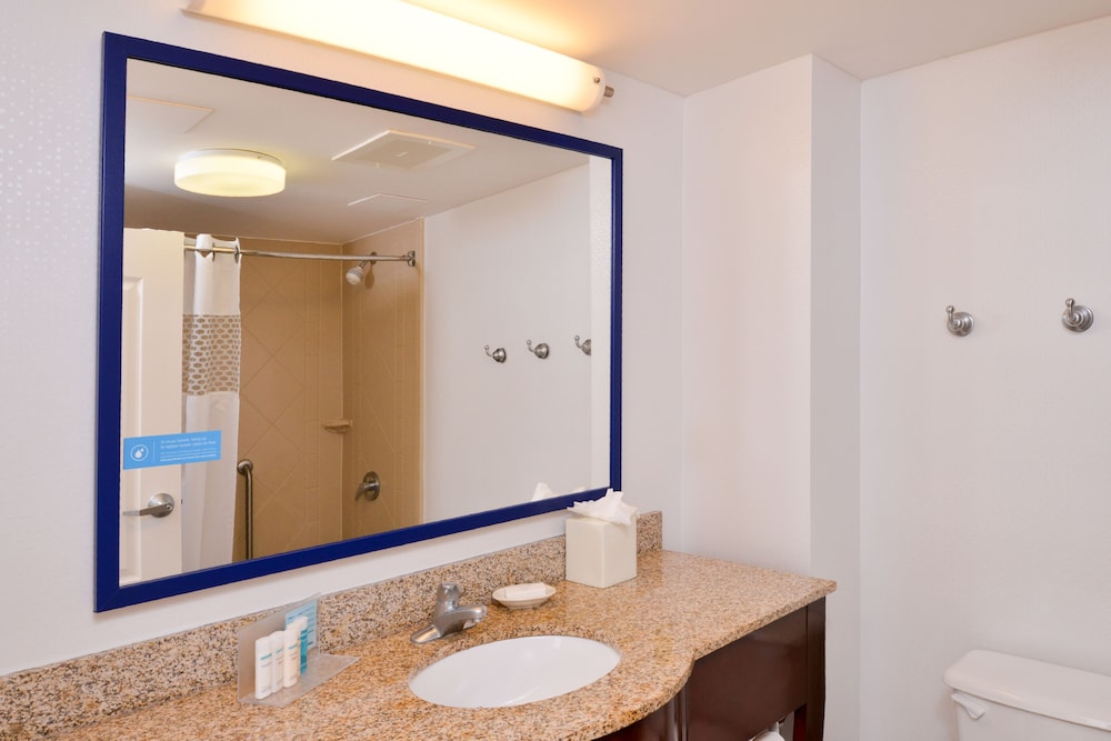 Hampton Inn & Suites Plymouth - photo 30