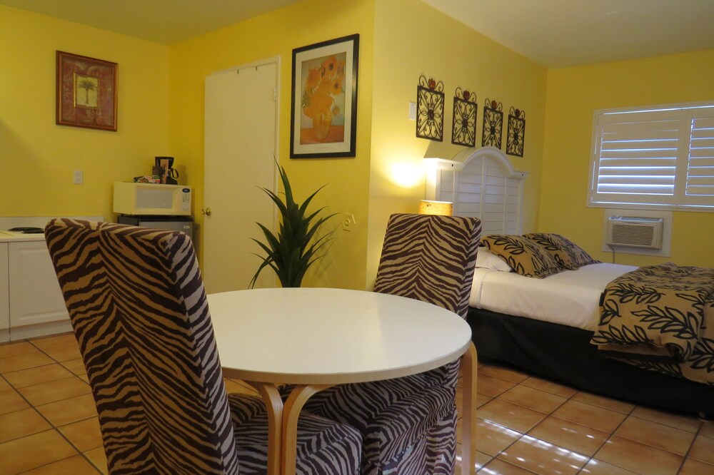 Leucadia Beach Inn - photo 26