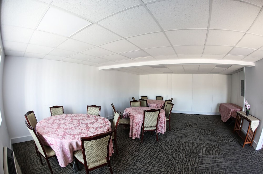 Inn At Arbor Ridge Hotel & Conference Center - photo 22