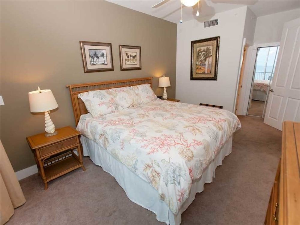 Island Tower 602 3 Br condo by RedAwning - photo 20