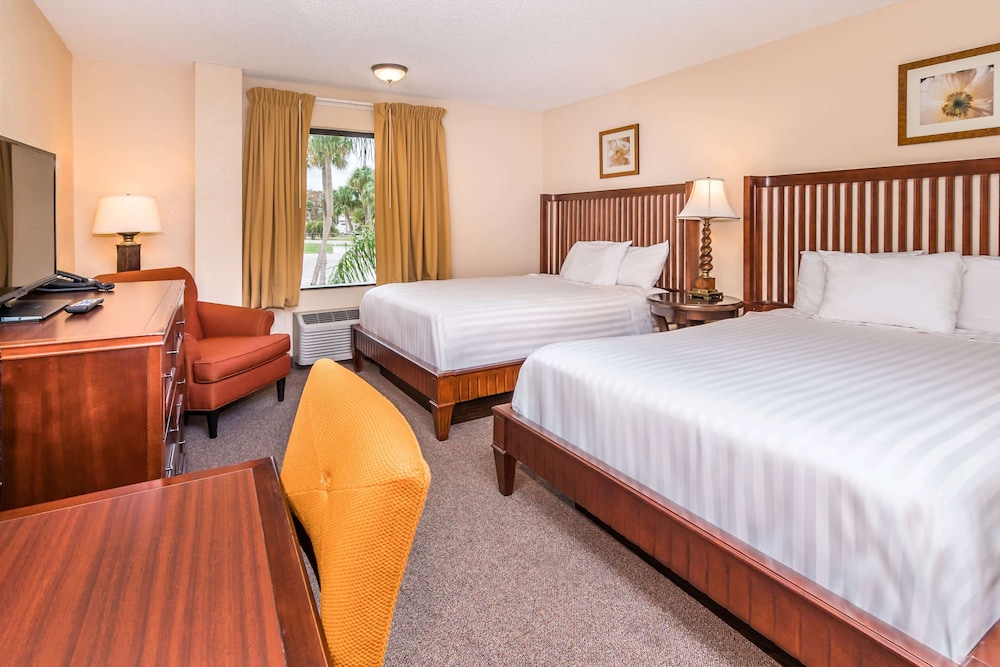 Days Inn & Suites by Wyndham Lake Okeechobee - photo 22