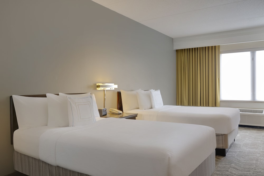 SpringHill Suites by Marriott Newark Liberty International - photo 5