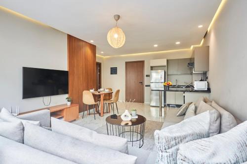 Chic and Cozy 1 Bedroom Oasis in the Heart of Casa — 4-Star Luxury Hotel in Casablanca, Morocco