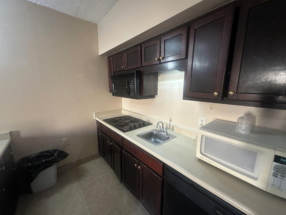 Guest Cottage And Suites - photo 31