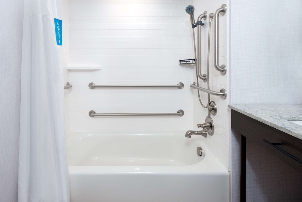 Hampton Inn Buffalo Williamsville - photo 25
