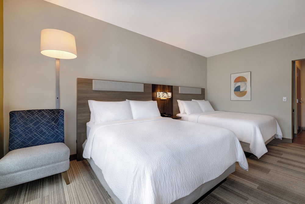 Holiday Inn Express and Suites Glendale Downtown - photo 22
