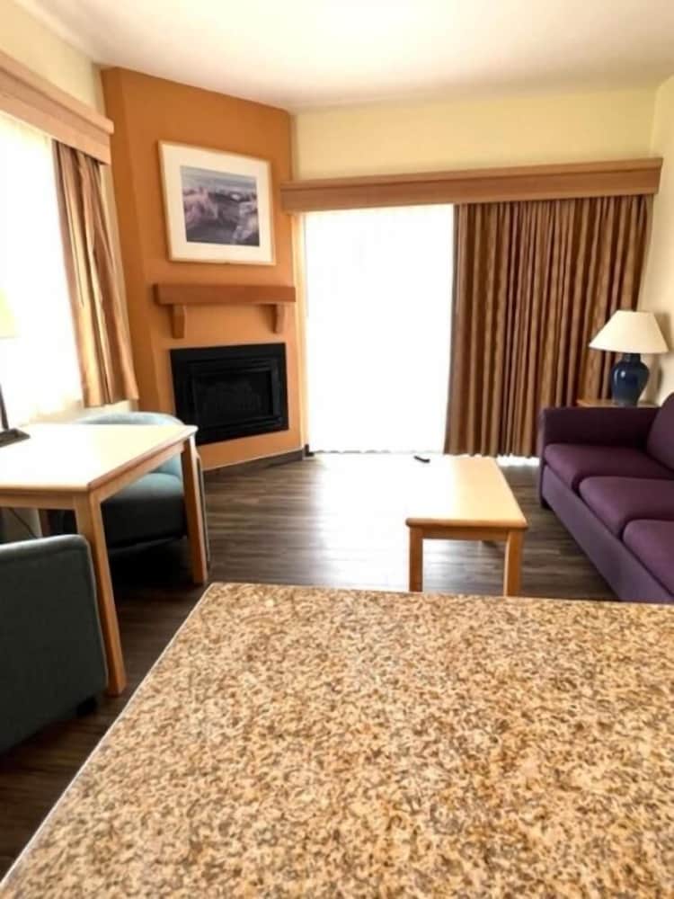 Lighthouse Suites Inn - photo 6