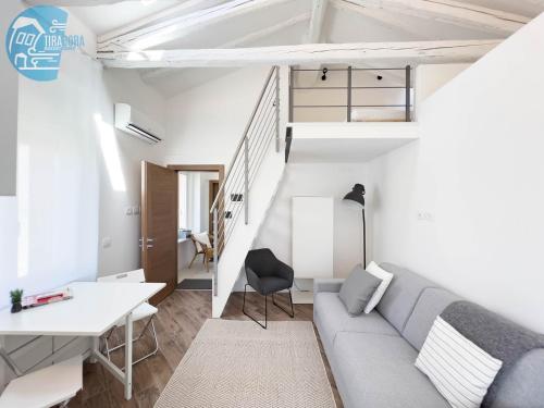 Basovizza 3 Angelica Tirabora Short Rent 18491713 — Villa Opicina