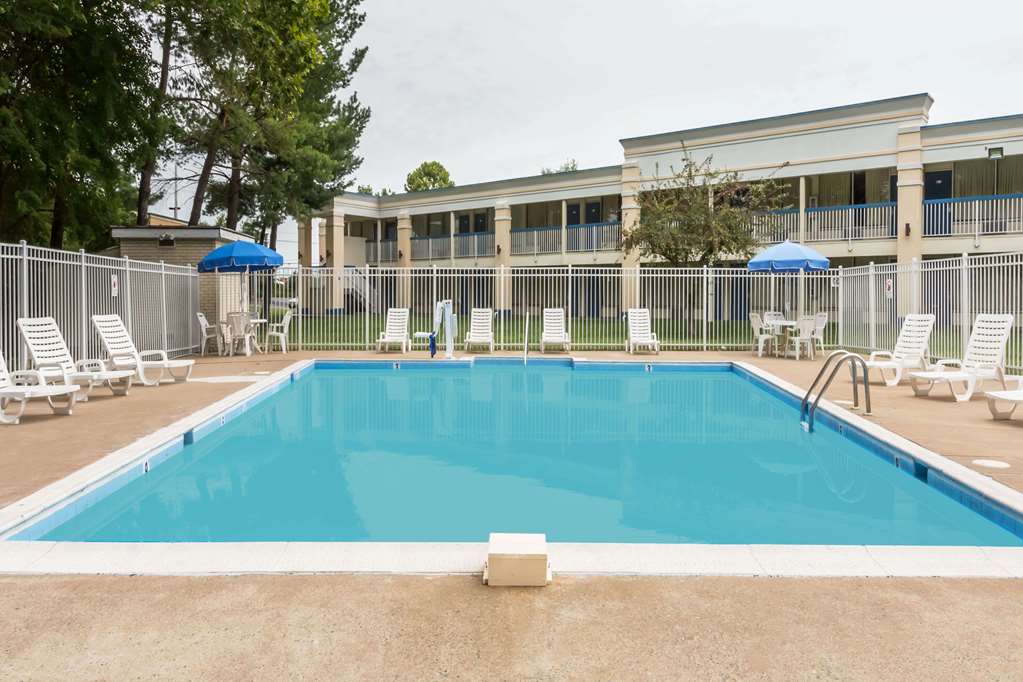 Days Inn by Wyndham Fredericksburg North - photo 10