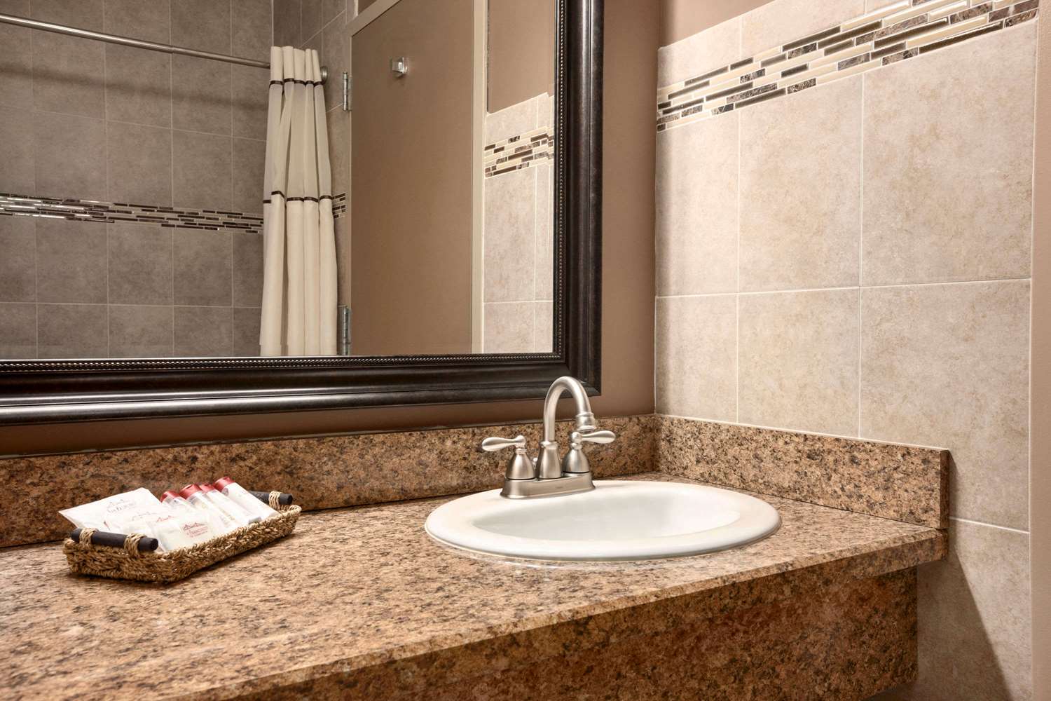 Holiday Inn Newark Intl Airport North - photo 30