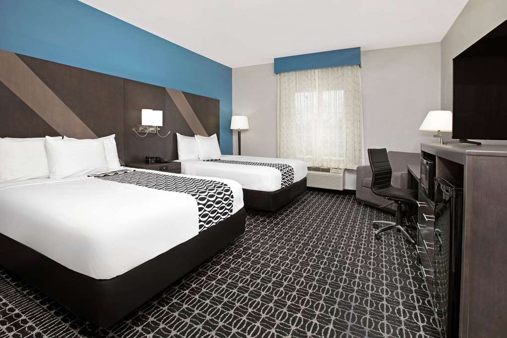 La Quinta Inn & Suites by Wyndham Sulphur Springs - photo 9
