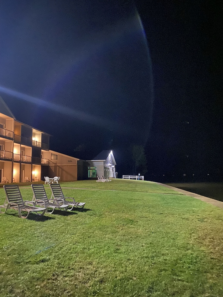 Lakeside Resort and Conference Center - photo 12
