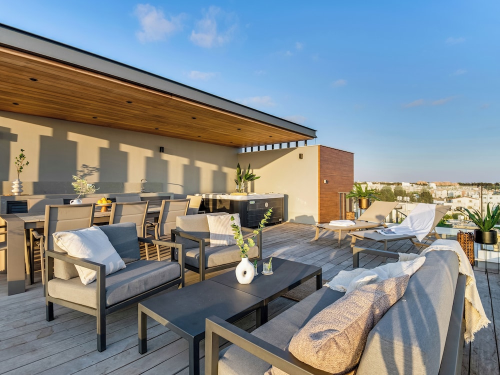 Sanders Olive Chic 3 bdr Apt With Shared Pool