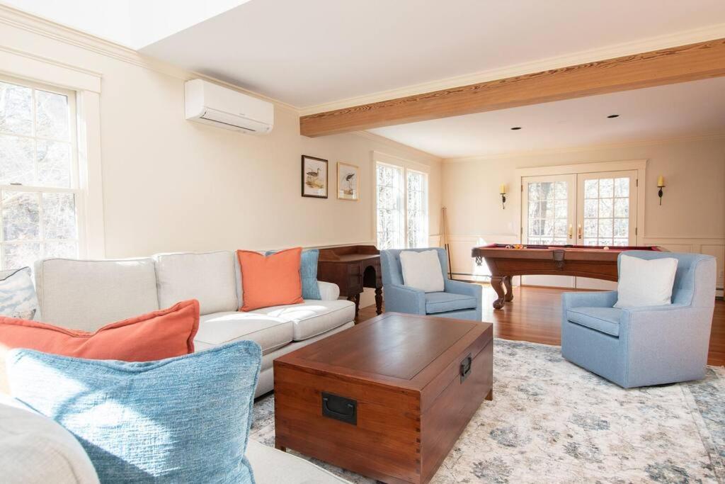 Home by National Seashore with Bball Court — 4-Star Luxury Hotel in Wellfleet, United States