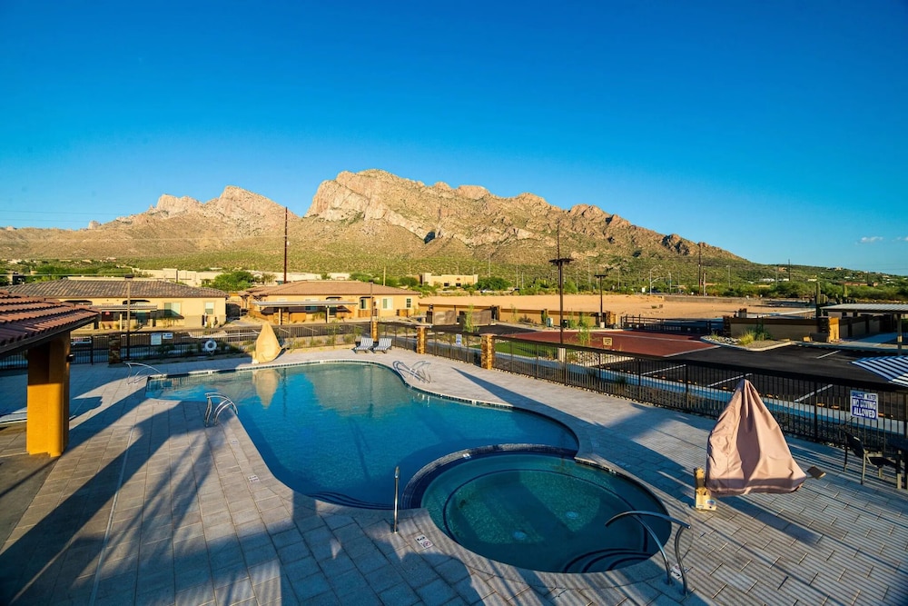 Landing Apartments Oro Valley — 4-Star Luxury Hotel in Oro Valley, United States